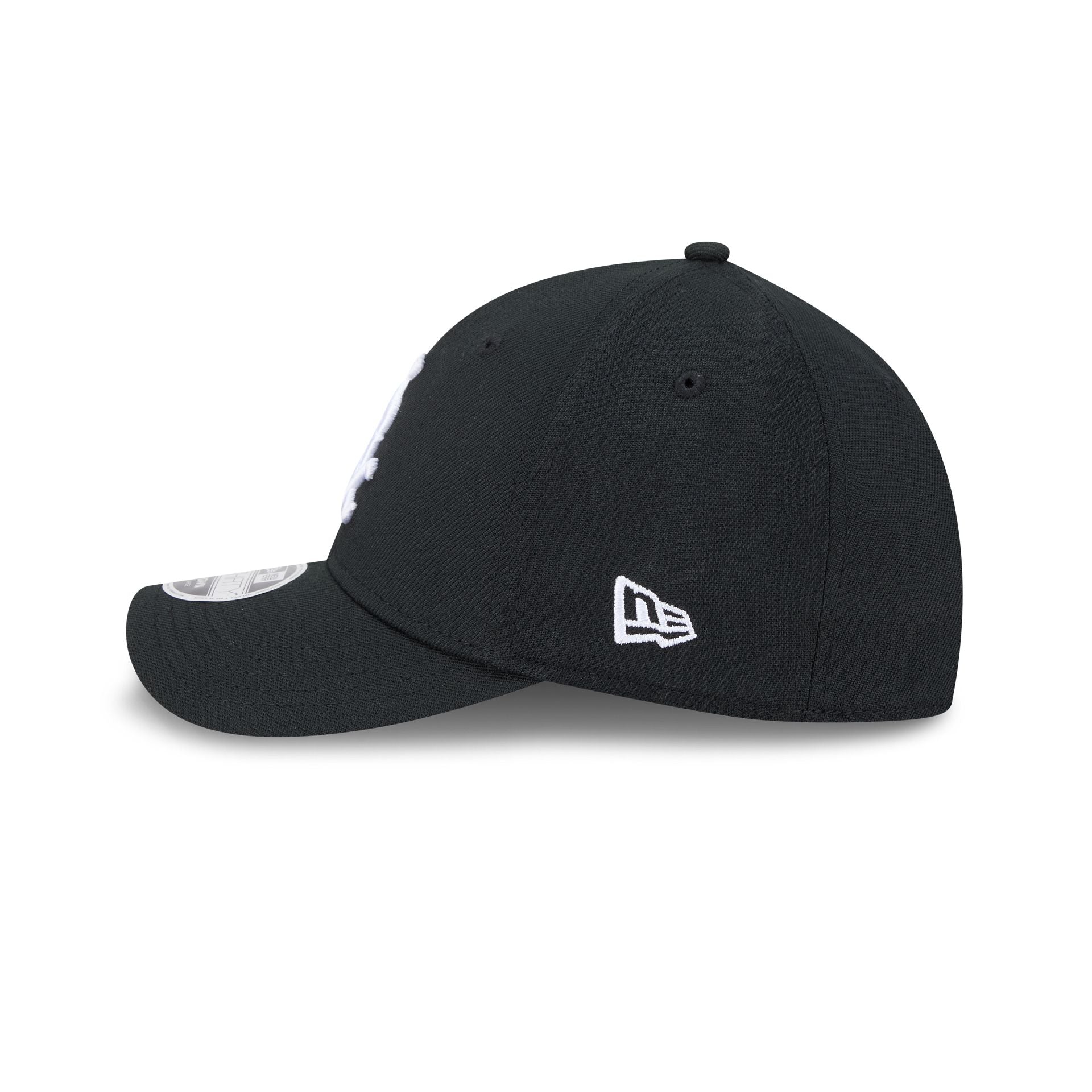 https://cdn.shopify.com/s/files/1/0601/2554/4675/files/60772482_39THIRTYMC_CHS39THIRTYMC30193_CHIWHI_WHI_LSIDE.jpg?v=1768423659