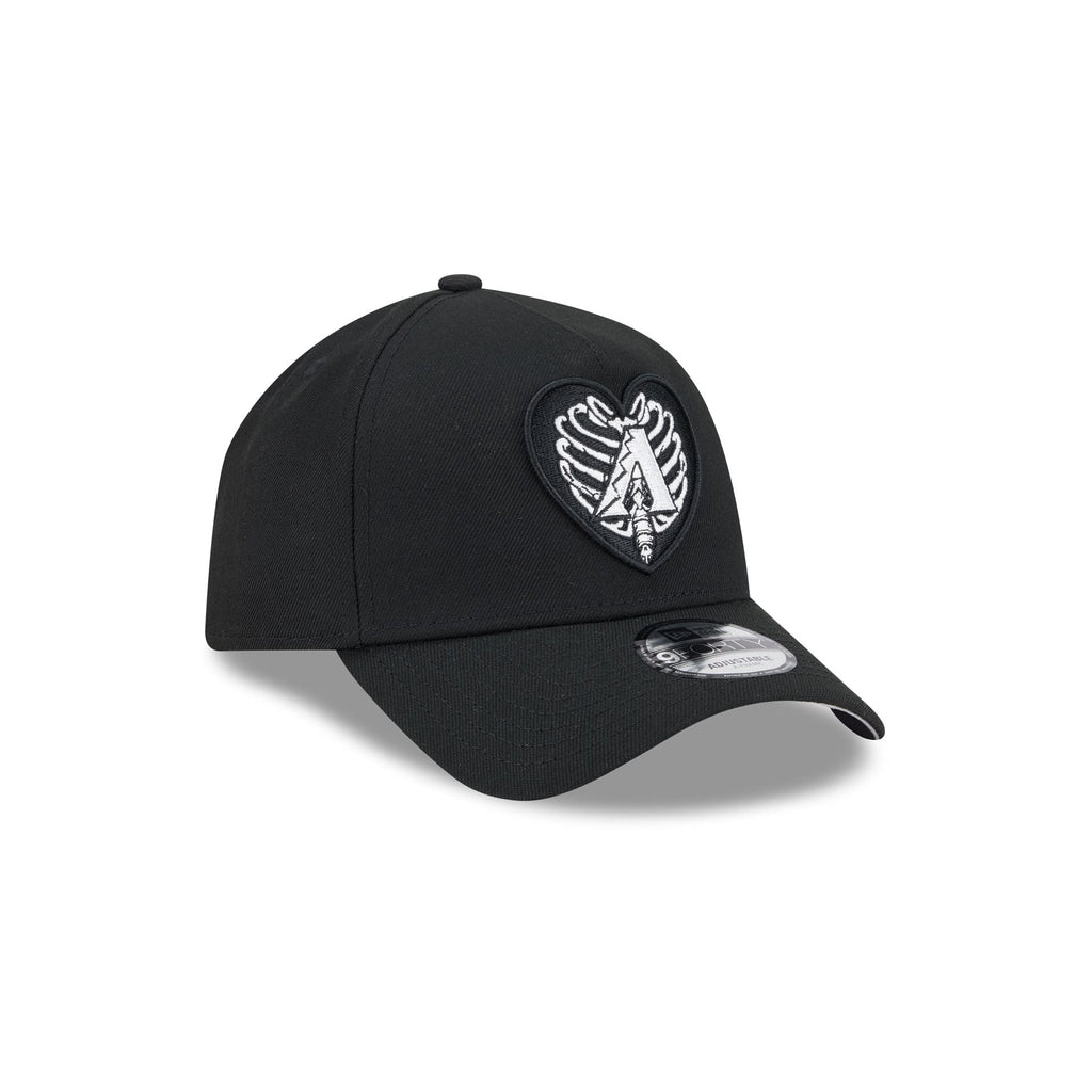 https://cdn.shopify.com/s/files/1/0601/2554/4675/files/60832731_9FORTYAF_LifestyleEnergy_ARIDIA_BLK_3QR.jpg?v=1759858794
