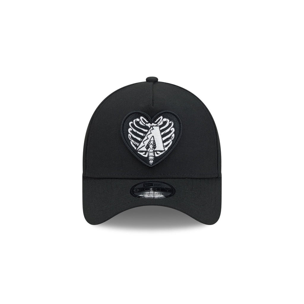 https://cdn.shopify.com/s/files/1/0601/2554/4675/files/60832731_9FORTYAF_LifestyleEnergy_ARIDIA_BLK_F.jpg?v=1759858794