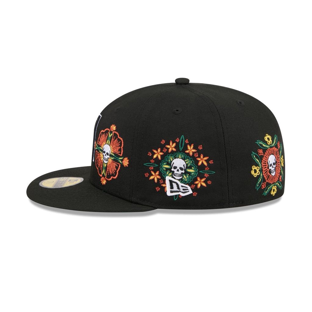 https://cdn.shopify.com/s/files/1/0601/2554/4675/files/60832774_59FIFTY_LifestyleEnergy_ARIDIA_BLK_LSIDE.jpg?v=1760914191