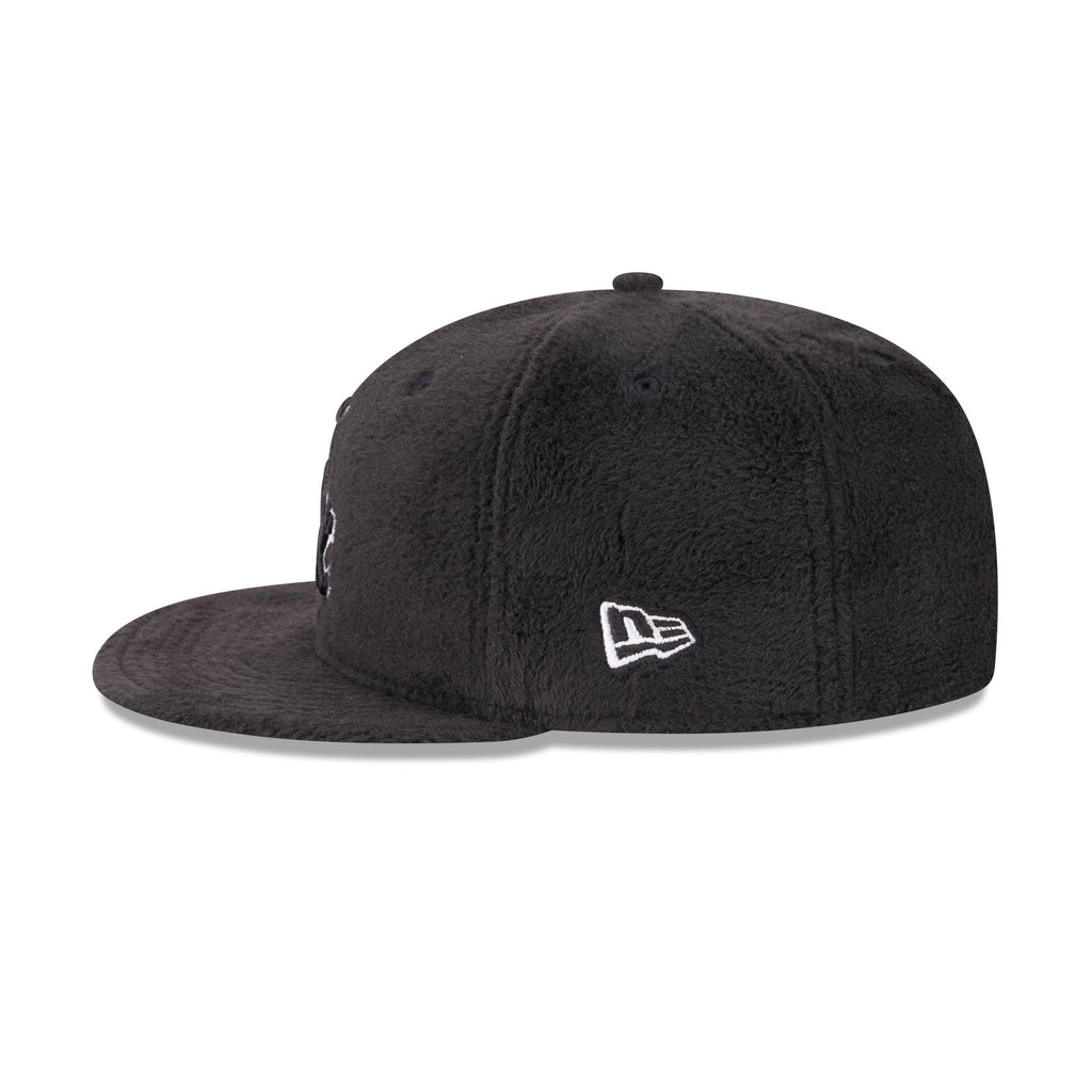 https://cdn.shopify.com/s/files/1/0601/2554/4675/files/60832810_59FIFTY_LifestyleEnergy_CHIWHI_BLK_LSIDE.jpg?v=1764616396