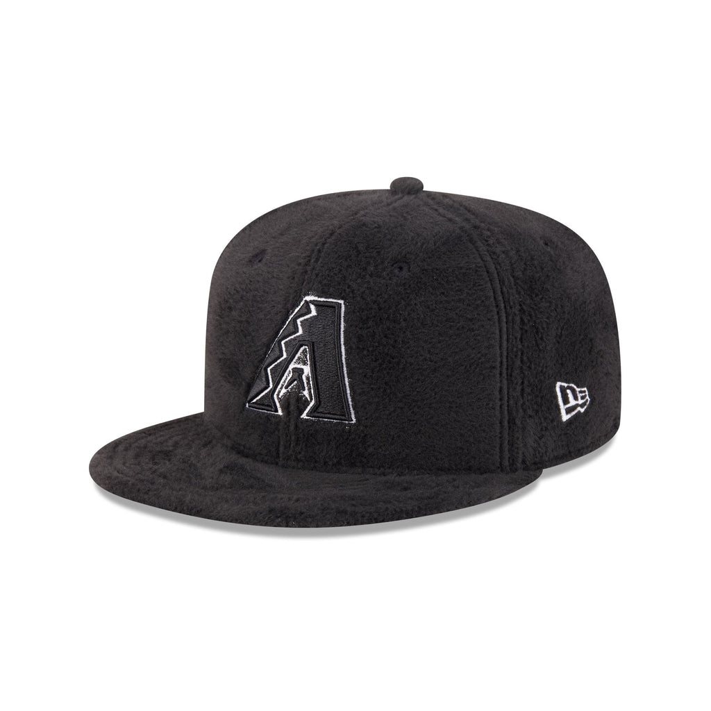 https://cdn.shopify.com/s/files/1/0601/2554/4675/files/60832814_59FIFTY_LifestyleEnergy_ARIDIA_BLK_3QL.jpg?v=1764616396