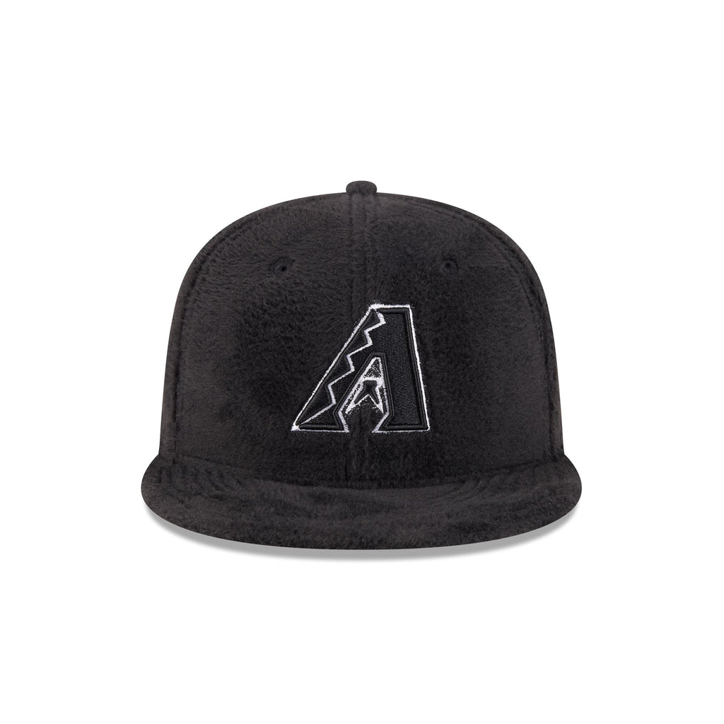 https://cdn.shopify.com/s/files/1/0601/2554/4675/files/60832814_59FIFTY_LifestyleEnergy_ARIDIA_BLK_F.jpg?v=1764616396