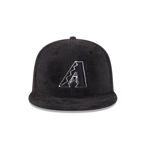 https://cdn.shopify.com/s/files/1/0601/2554/4675/files/60832814_59FIFTY_LifestyleEnergy_ARIDIA_BLK_F.jpg?v=1764616396