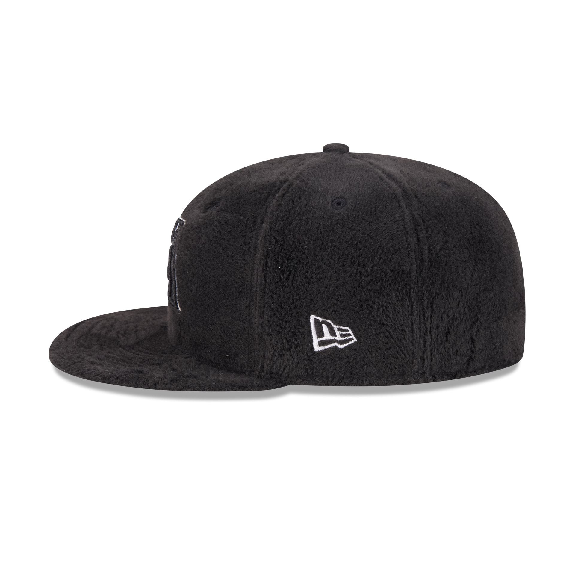 https://cdn.shopify.com/s/files/1/0601/2554/4675/files/60832814_59FIFTY_LifestyleEnergy_ARIDIA_BLK_LSIDE.jpg?v=1764616396