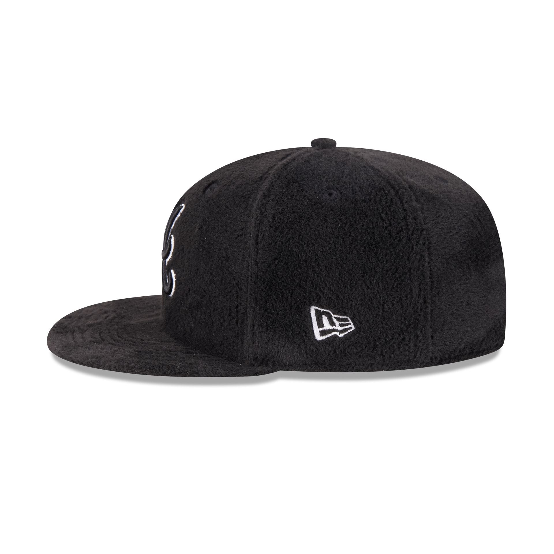 https://cdn.shopify.com/s/files/1/0601/2554/4675/files/60832815_59FIFTY_LifestyleEnergy_ATLBRA_BLK_LSIDE.jpg?v=1764616396