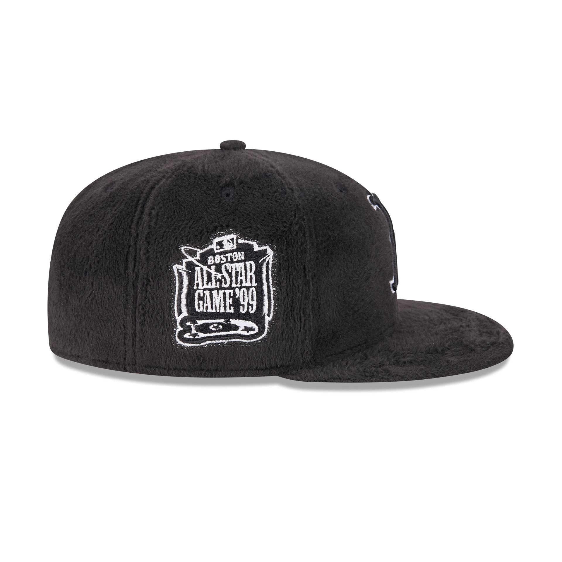 https://cdn.shopify.com/s/files/1/0601/2554/4675/files/60832816_59FIFTY_LifestyleEnergy_BOSRED_BLK_RSIDE.jpg?v=1764616395