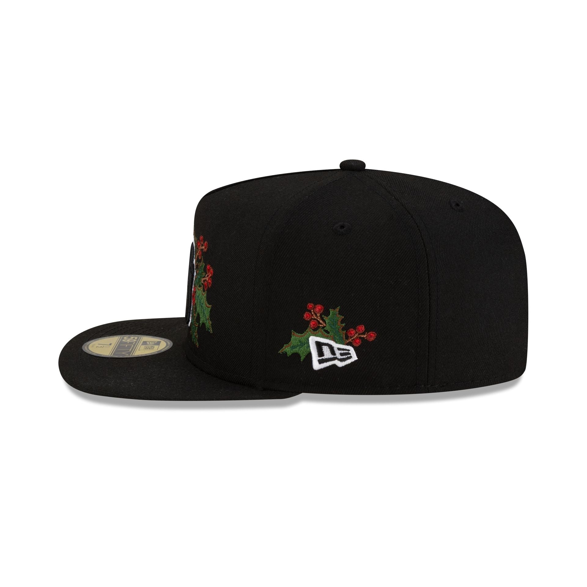 https://cdn.shopify.com/s/files/1/0601/2554/4675/files/60841916_59FIFTY_20A-FRAME_HOLLY_30221_CHIWHI_BLK_LSIDE.jpg?v=1763499717