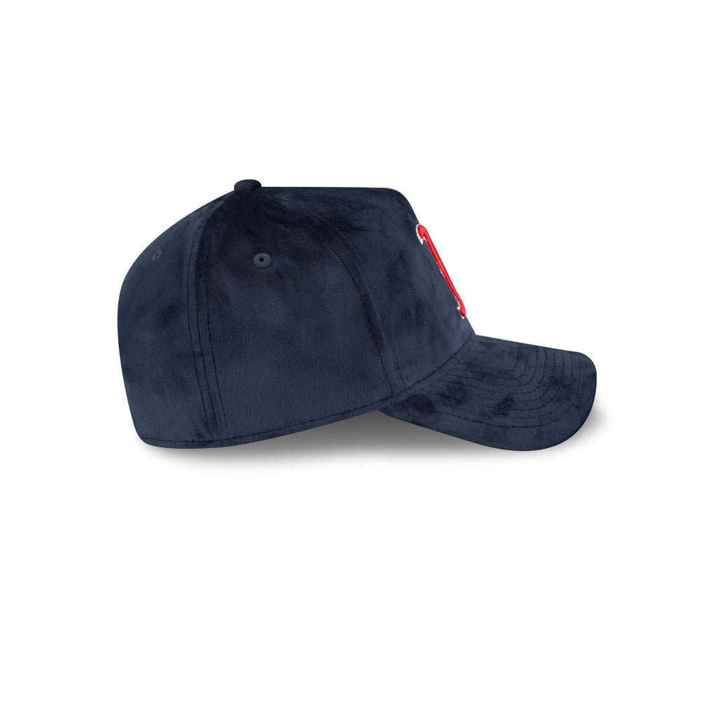 https://cdn.shopify.com/s/files/1/0601/2554/4675/files/60842291_9FORTYAF_CC9FORTYAF30810_BOSRED_OTC_RSIDE.jpg?v=1763569073