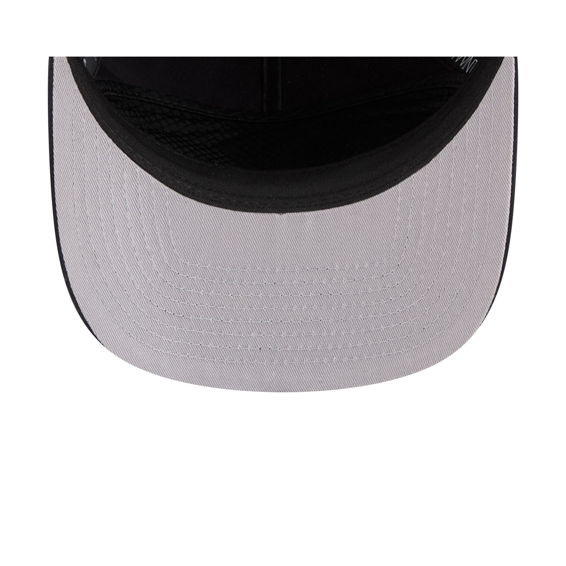 https://cdn.shopify.com/s/files/1/0601/2554/4675/files/60842318_19TWENTY_CC19TWENTY30811_CHIWHI_BLK_UV.jpg?v=1763569073