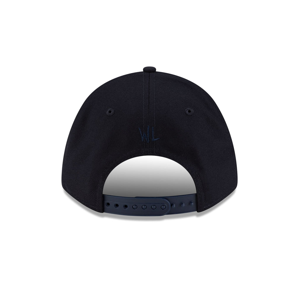 https://cdn.shopify.com/s/files/1/0601/2554/4675/files/60846834_9FORTYMCAF_COLLAB25_MLBXWARRENLOTAS_BOSRED_NAVY_R.jpg?v=1759259767
