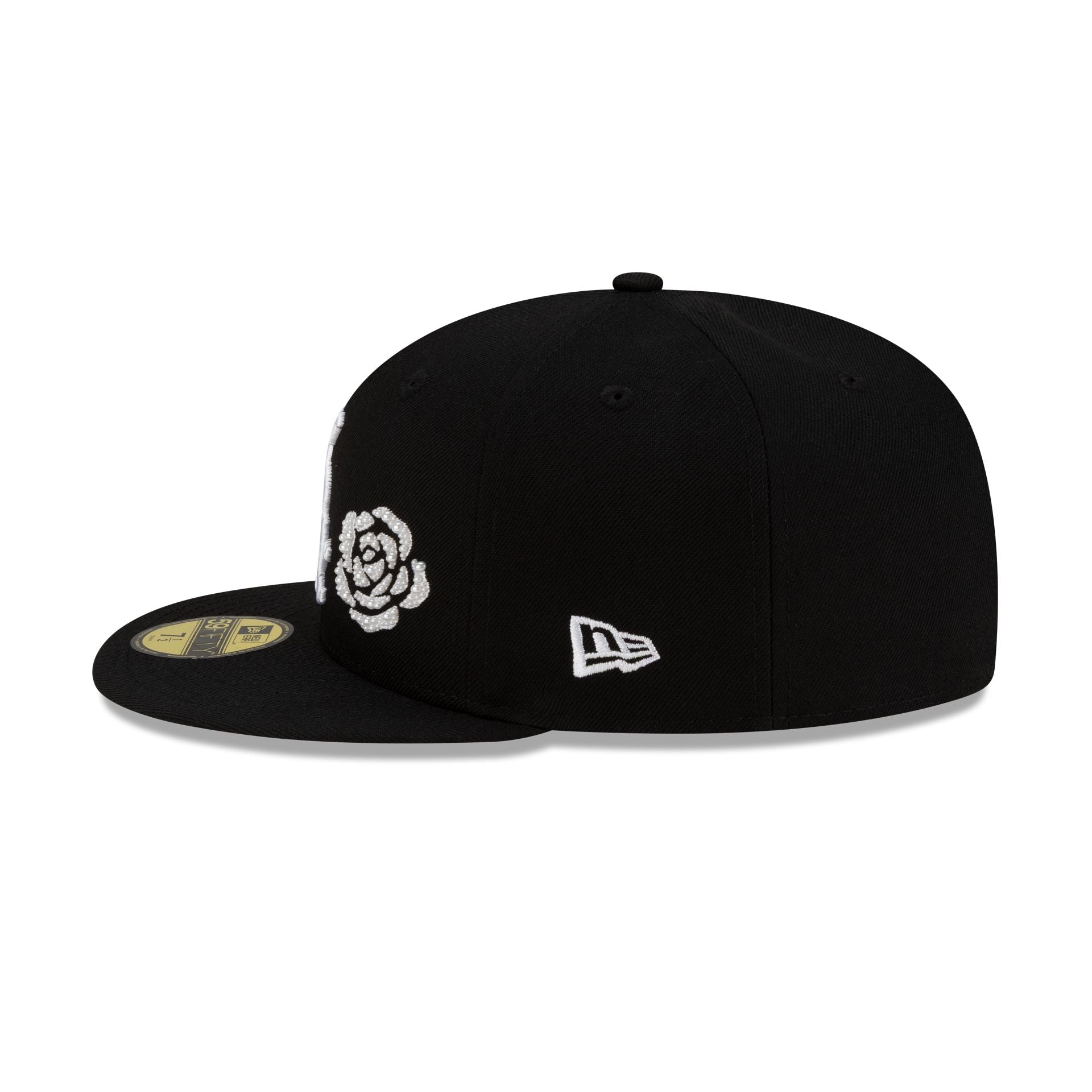 https://cdn.shopify.com/s/files/1/0601/2554/4675/files/60847136_59FIFTY_INTL25_EMEA_NOVCUSTOMS_CHIWHI_BLACK_LSIDE.jpg?v=1767715958