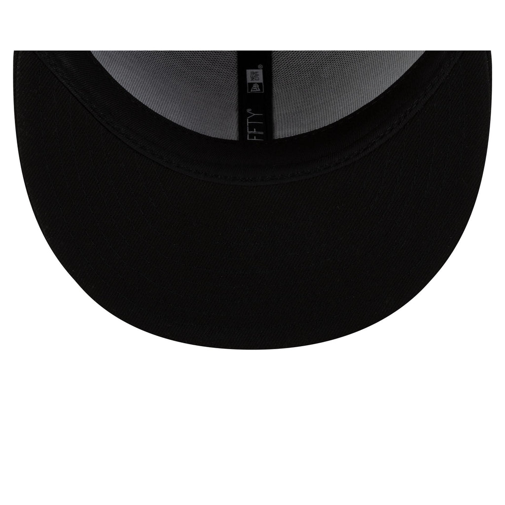 https://cdn.shopify.com/s/files/1/0601/2554/4675/files/60847136_59FIFTY_INTL25_EMEA_NOVCUSTOMS_CHIWHI_BLACK_UV.jpg?v=1767715958