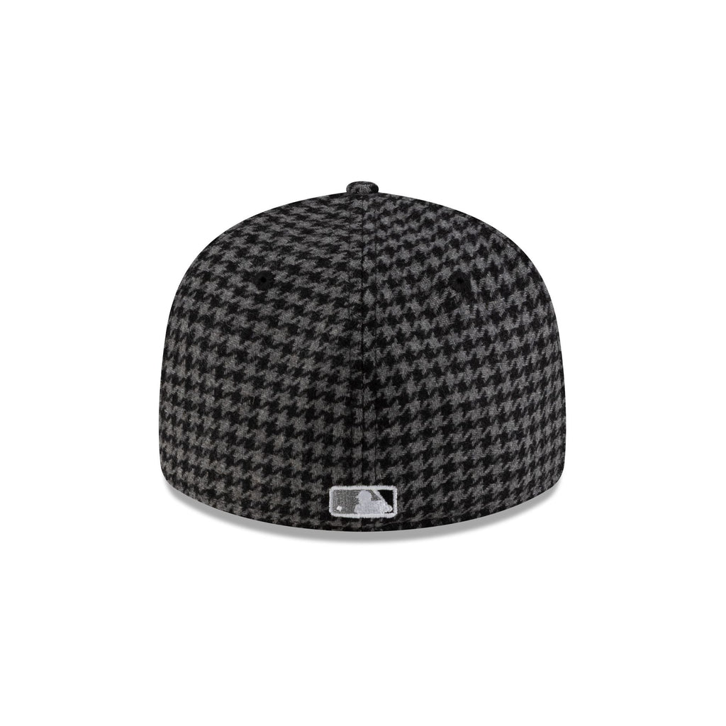 https://cdn.shopify.com/s/files/1/0601/2554/4675/files/60847330_LP59FIFTY_INTL25_EMEA_NOVCUSTOMS_CHIWHI_GRAY_R.jpg?v=1767715959