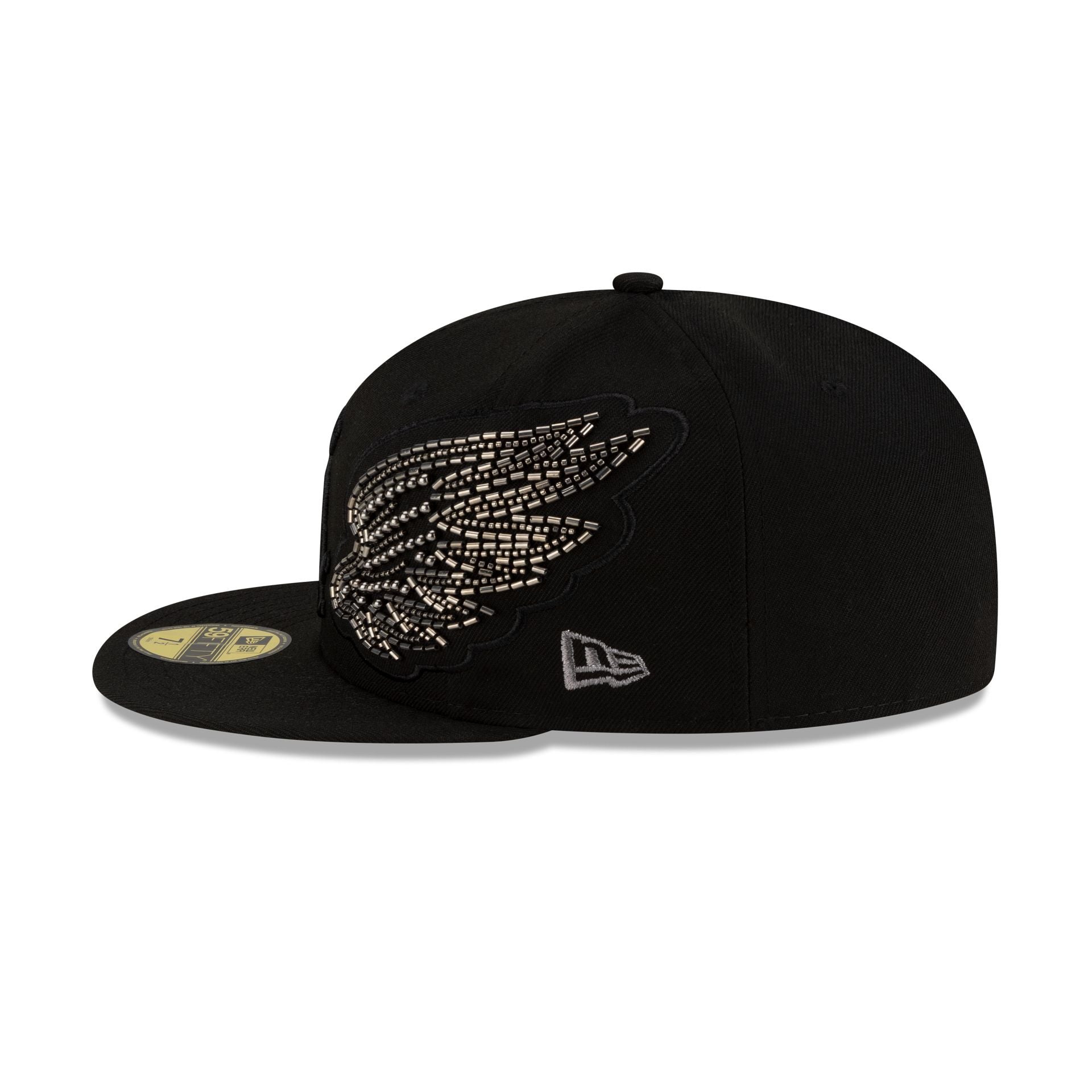 https://cdn.shopify.com/s/files/1/0601/2554/4675/files/60847392_59FIFTY_INTL25_EMEA_NOVCUSTOMS_CHIWHI_BLACK_LSIDE.jpg?v=1767715960