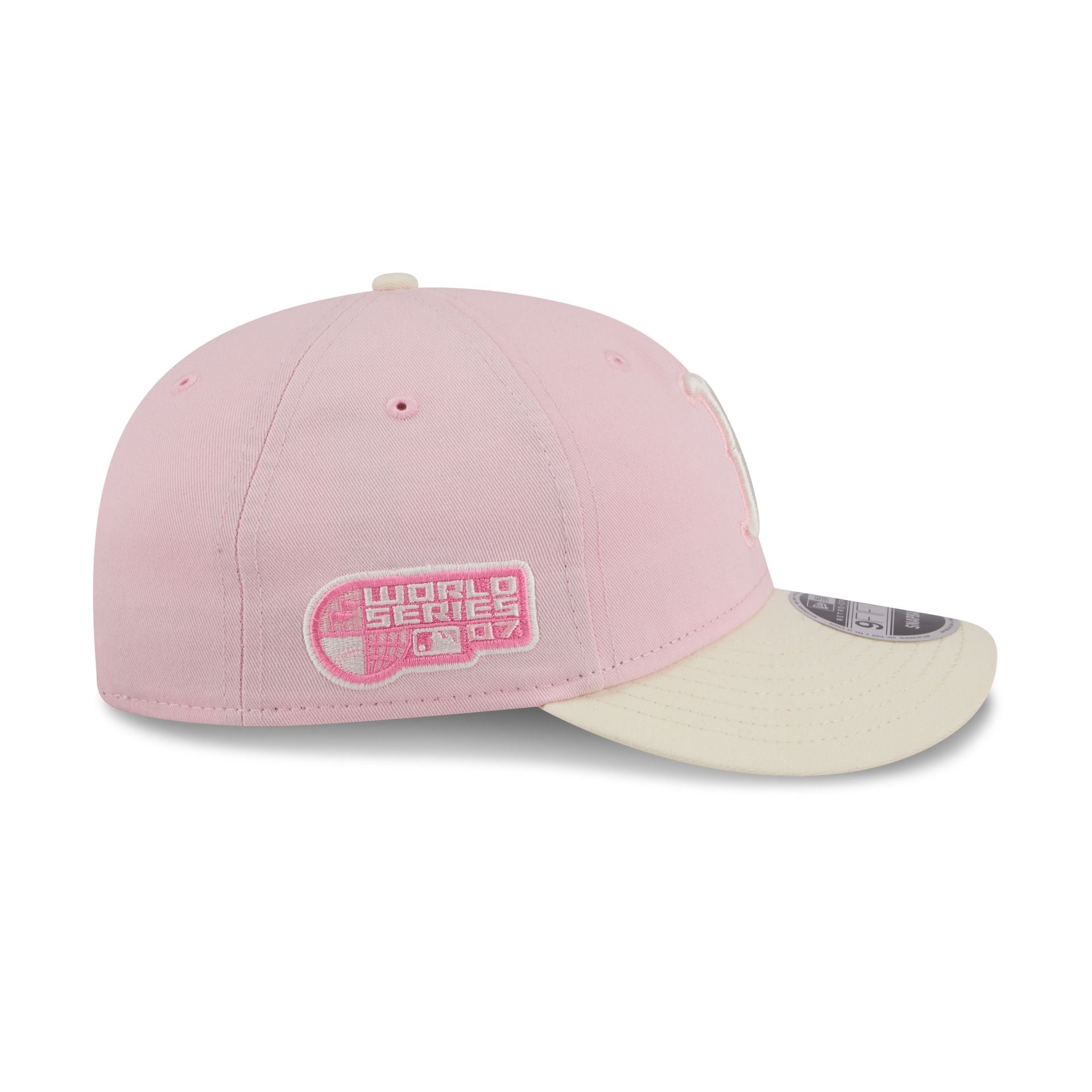 https://cdn.shopify.com/s/files/1/0601/2554/4675/files/60852082_9FIFTY_LifestyleEnergy_BOSRED_PNK_RSIDE.jpg?v=1769617724