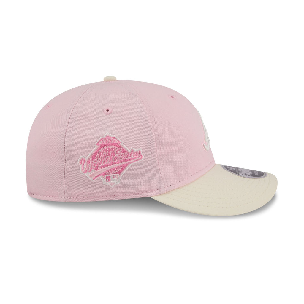 https://cdn.shopify.com/s/files/1/0601/2554/4675/files/60852203_9FIFTY_LifestyleEnergy_ATLBRA_PNK_RSIDE.jpg?v=1769617723