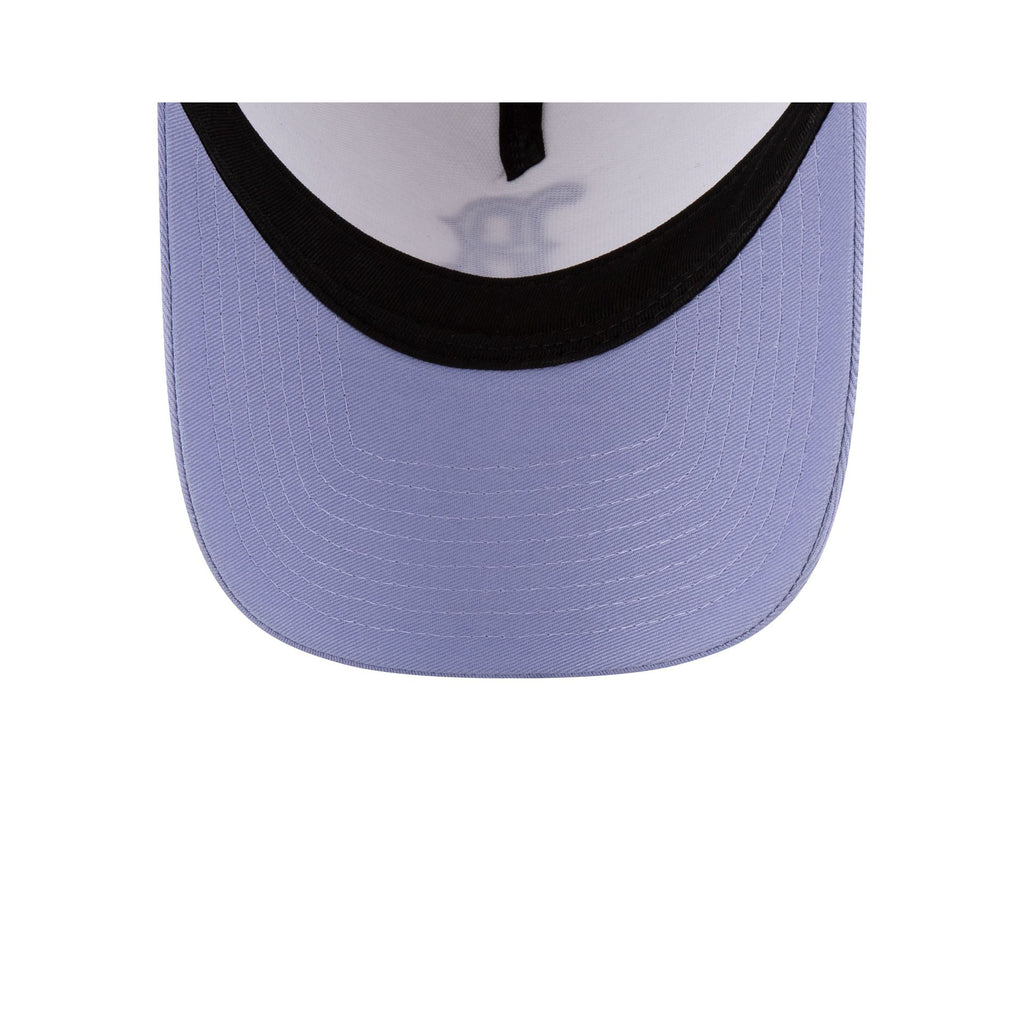 https://cdn.shopify.com/s/files/1/0601/2554/4675/files/70845377_9FORTYAF_SPRING24_BOSREDCO_WHT_UV.jpg?v=1713980369