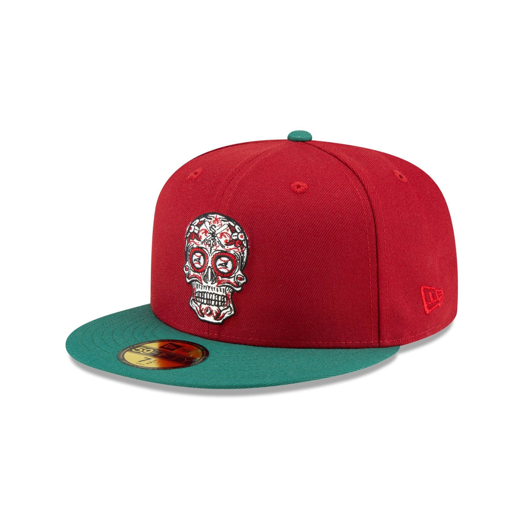 https://cdn.shopify.com/s/files/1/0601/2554/4675/files/70854542_59FIFTY_SUGARSKULL_CHIWHI_SCA_3QL.jpg?v=1712859290