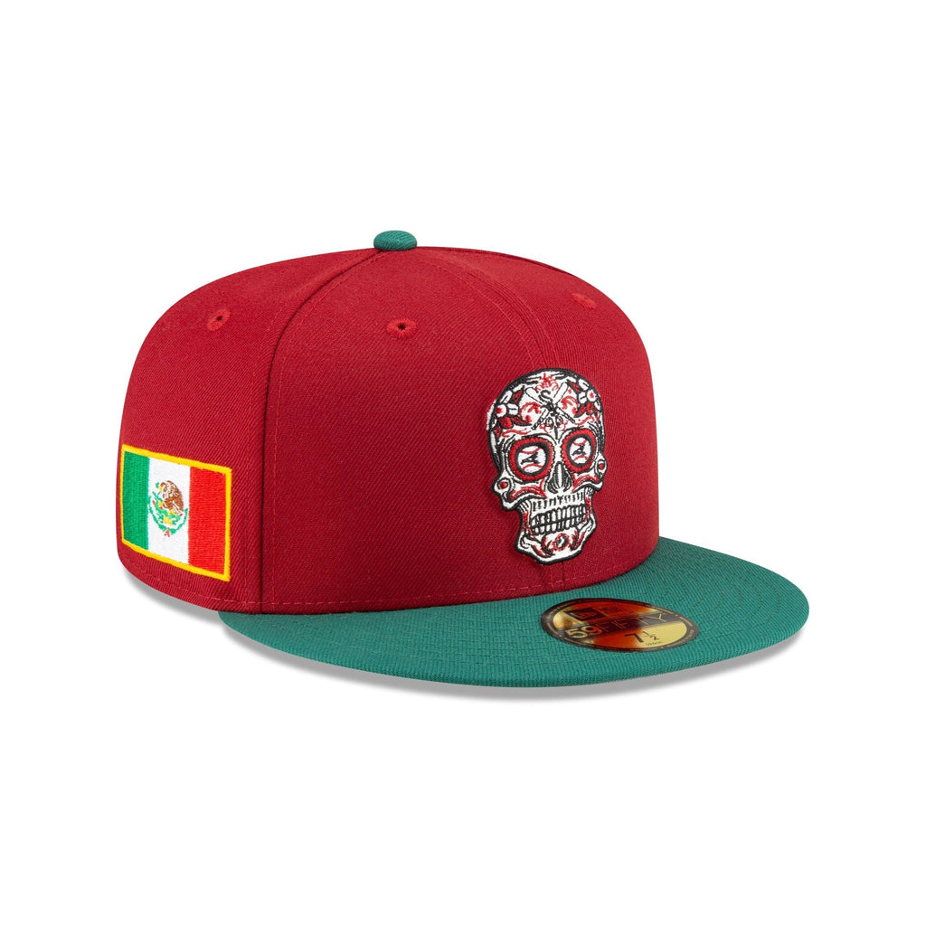 https://cdn.shopify.com/s/files/1/0601/2554/4675/files/70854542_59FIFTY_SUGARSKULL_CHIWHI_SCA_3QR.jpg?v=1712859290