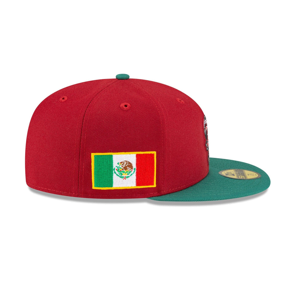 https://cdn.shopify.com/s/files/1/0601/2554/4675/files/70854542_59FIFTY_SUGARSKULL_CHIWHI_SCA_RSIDE.jpg?v=1712859290