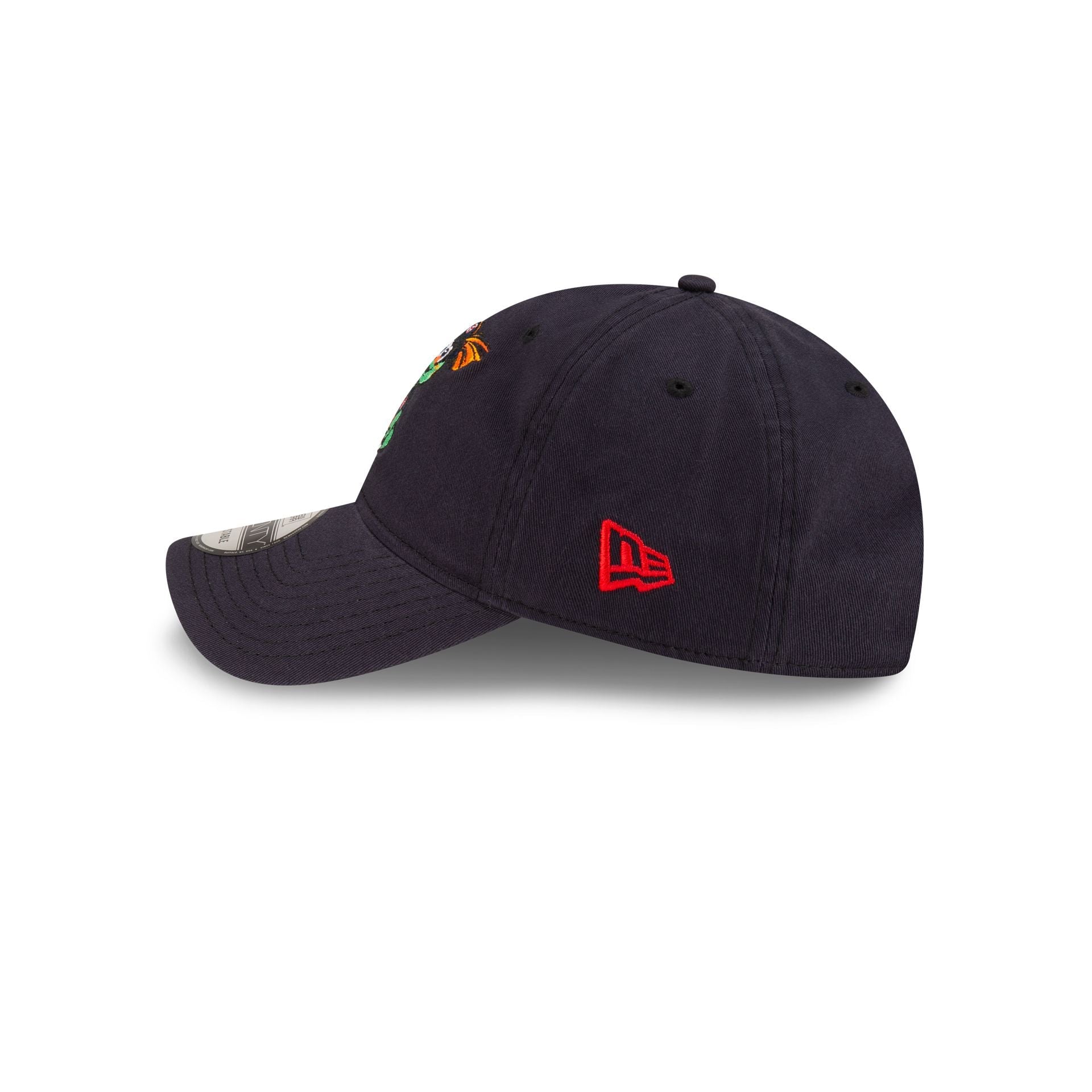 https://cdn.shopify.com/s/files/1/0601/2554/4675/files/70873629_9TWENTY_MLBMINIMASCOT_BOSRED_NAV_LSIDE.jpg?v=1719412169