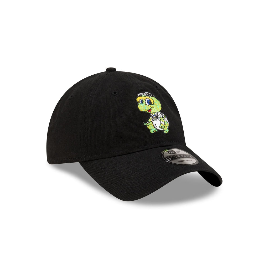 https://cdn.shopify.com/s/files/1/0601/2554/4675/files/70873630_9TWENTY_MLBMINIMASCOT_CHIWHI_BLK_3QR.jpg?v=1719412188
