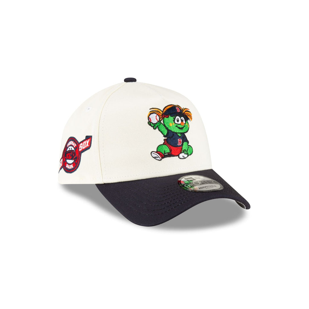 https://cdn.shopify.com/s/files/1/0601/2554/4675/files/70873721_9FORTYAF_MLBMINIMASCOT_BOSREDCO_WHT_3QR.jpg?v=1719412090