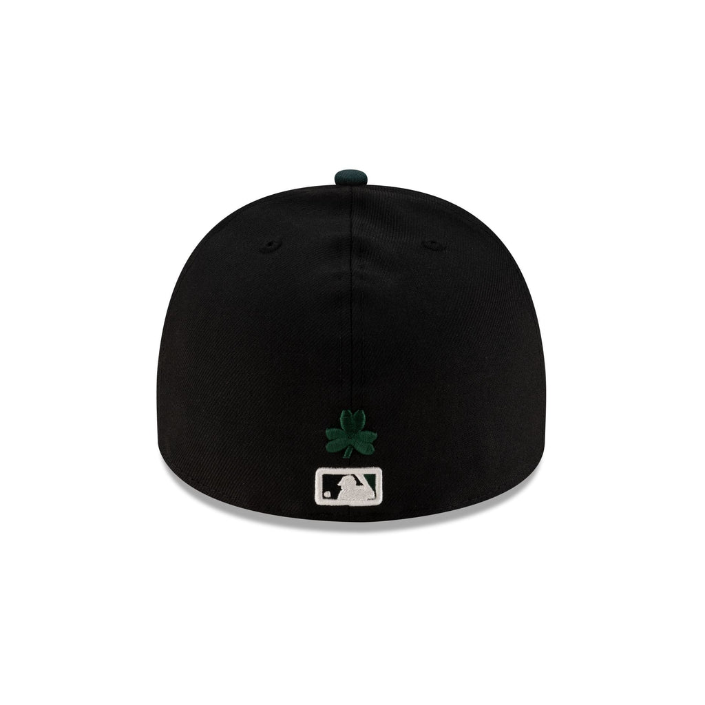 https://cdn.shopify.com/s/files/1/0601/2554/4675/files/70924252_59FIFTYAF_STPATRICKSDAY_CHIWHI_BLK_R.jpg?v=1740588109