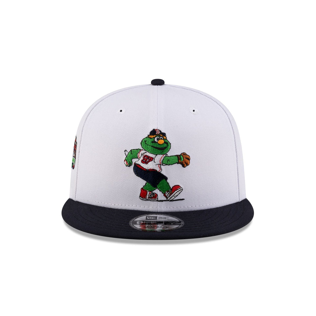 https://cdn.shopify.com/s/files/1/0601/2554/4675/files/70929783_9FIFTY_MLBMASCOT_25_BOSSCACO_WHT_F.jpg?v=1741802263
