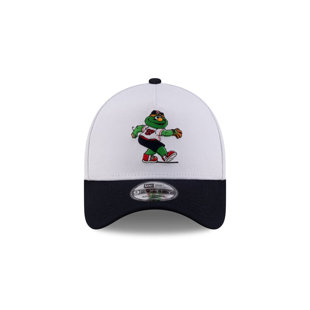 https://cdn.shopify.com/s/files/1/0601/2554/4675/files/70931208_9FORTYAFRAME_MLBMASCOT_25_BOSSCACO_WHT_F.jpg?v=1741802262