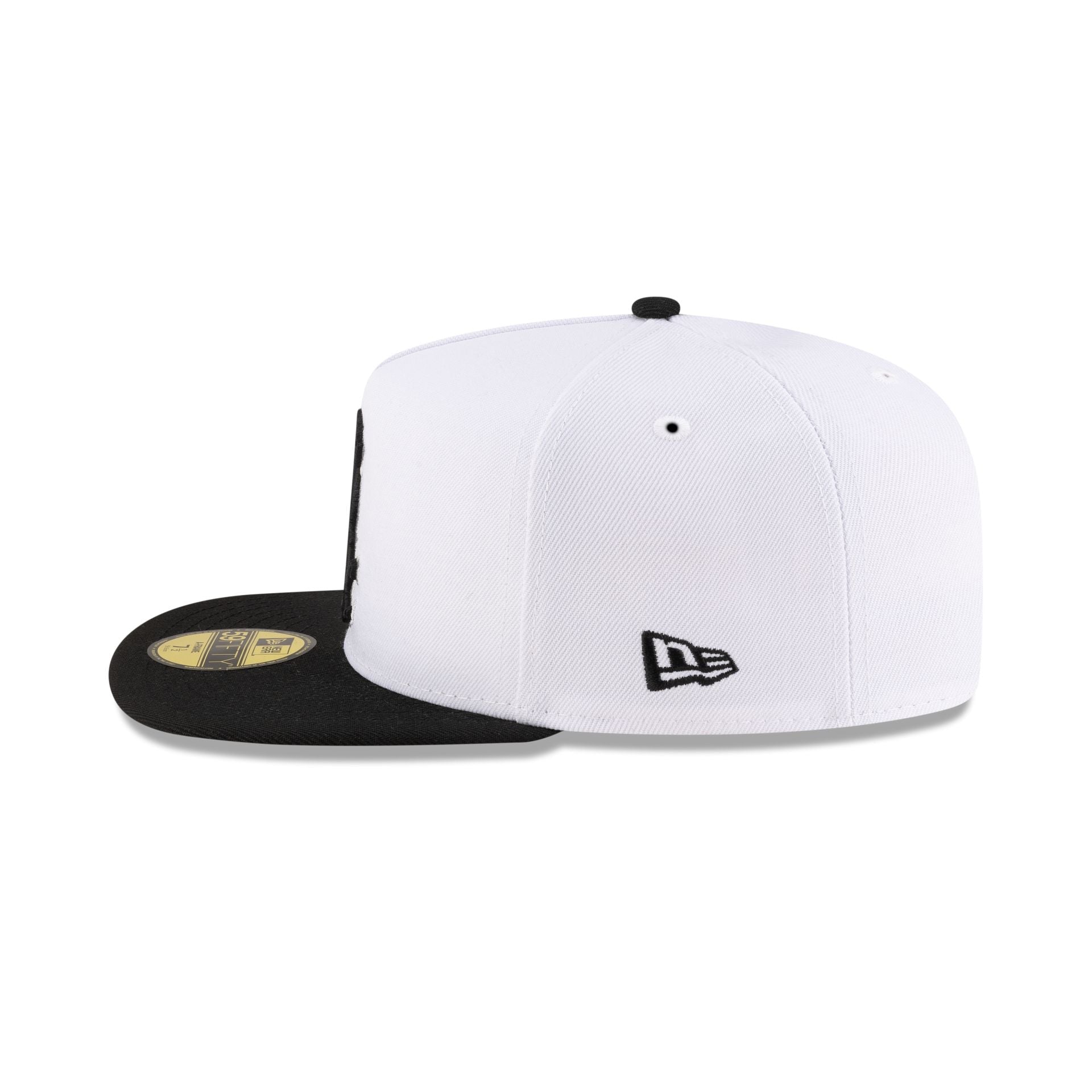 https://cdn.shopify.com/s/files/1/0601/2554/4675/files/70932056_59FIFTYAF_JUSTCAPS_ST25_CHIWHI_WHT_LSIDE.jpg?v=1743706230