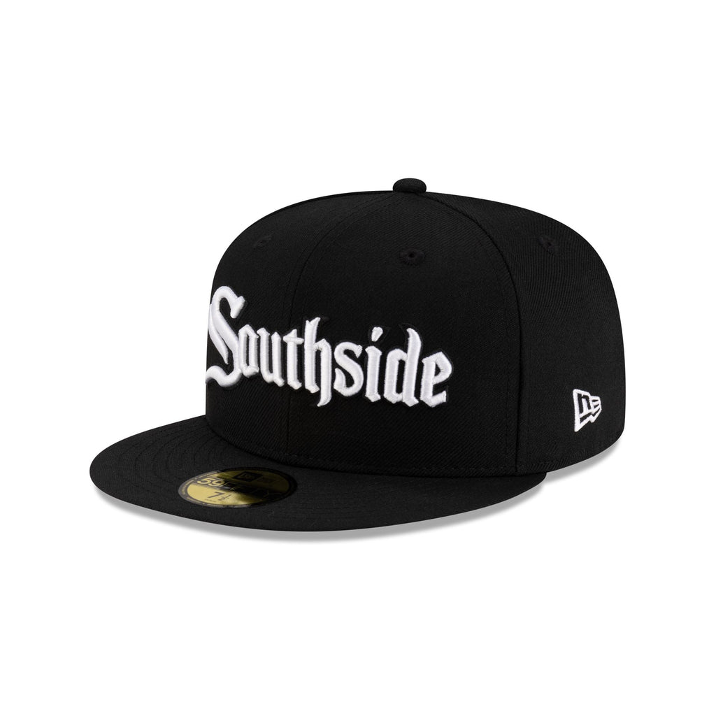 https://cdn.shopify.com/s/files/1/0601/2554/4675/files/70946223_59FIFTY_JUSTCAPS_GOTHICSCRIPT_CHIWHI_BLK_3QL.jpg?v=1749501422
